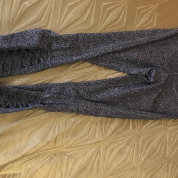 A lot of Workout Gear - 5 Legging-XS & 5 tops size small - EUC - Picture 7 of 15